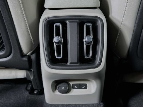 Used 2025 Volvo XC40 B5 Plus w/ Protection Package Premier image 24