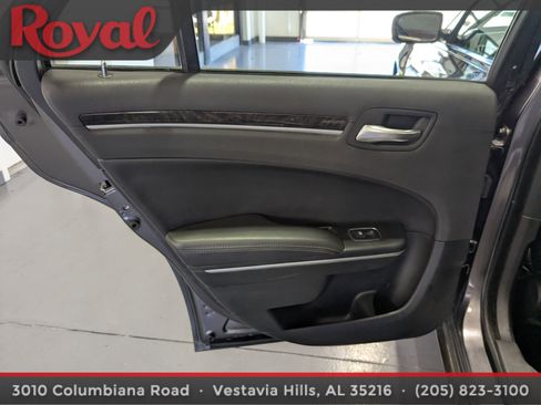 Used 2018 Chrysler 300 Limited image 12