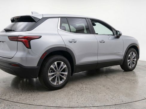 Used 2025 Chevrolet Equinox LT FWD image 9