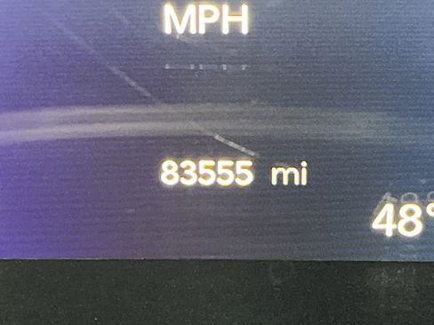 Used 2018 Chrysler Pacifica Limited w/ Tire & Wheel Group FWD image 16