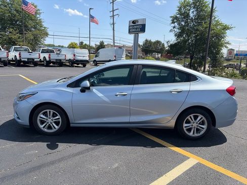 Used 2017 Chevrolet Cruze LT FWD image 4
