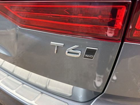 Used 2020 Volvo XC60 T6 Momentum image 23