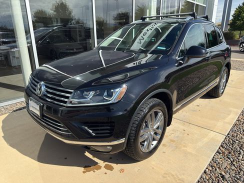 Used 2016 Volkswagen Touareg TDI image 1
