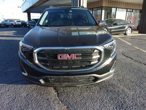 Used 2020 GMC Terrain SLE w/ Driver Convenience Package AWD/4WD image 3