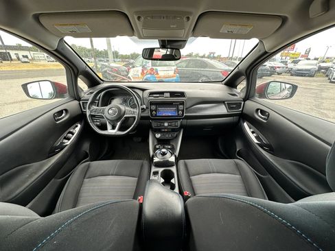 Used 2018 Nissan Leaf SV w/ SV Technology Package FWD image 11