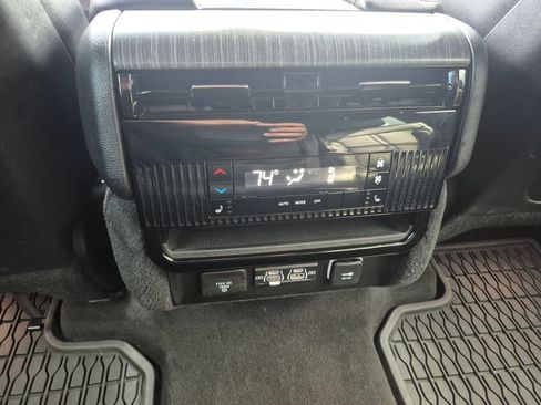 Used 2024 Jeep Wagoneer L Series II w/ Flexible Seating Group image 12