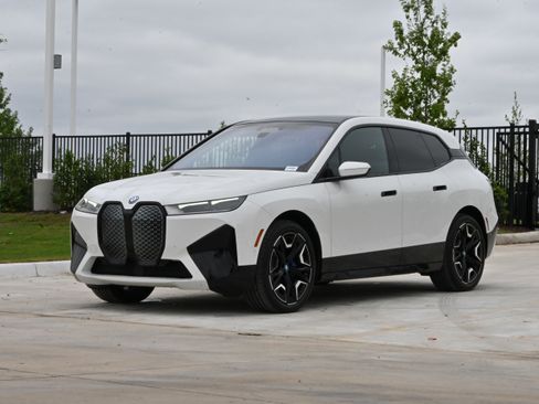 Certified 2024 BMW iX xDrive50 w/ Premium Package AWD/4WD image 5