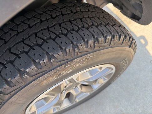 Used 2022 Jeep Cherokee Trailhawk image 5