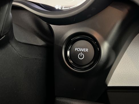 Used 2025 Toyota Sienna XLE image 36