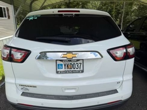 Used 2017 Chevrolet Traverse LT w/ Style and Technology Package FWD image 13