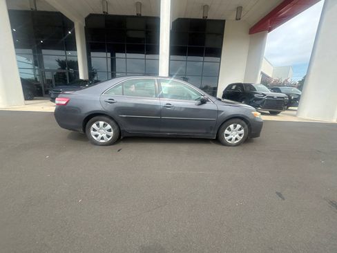 Used 2011 Toyota Camry LE FWD image 7