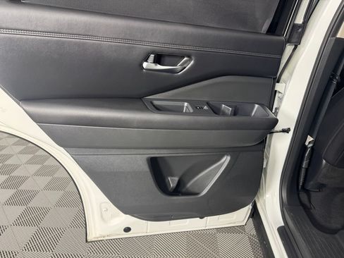 Used 2024 Nissan Pathfinder Platinum FWD image 35