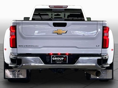 Used 2022 Chevrolet Silverado 3500 LT w/ Convenience Package AWD/4WD image 5