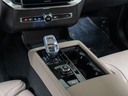 New 2026 Volvo XC90 B6 Ultra w/ Protection Package image 20