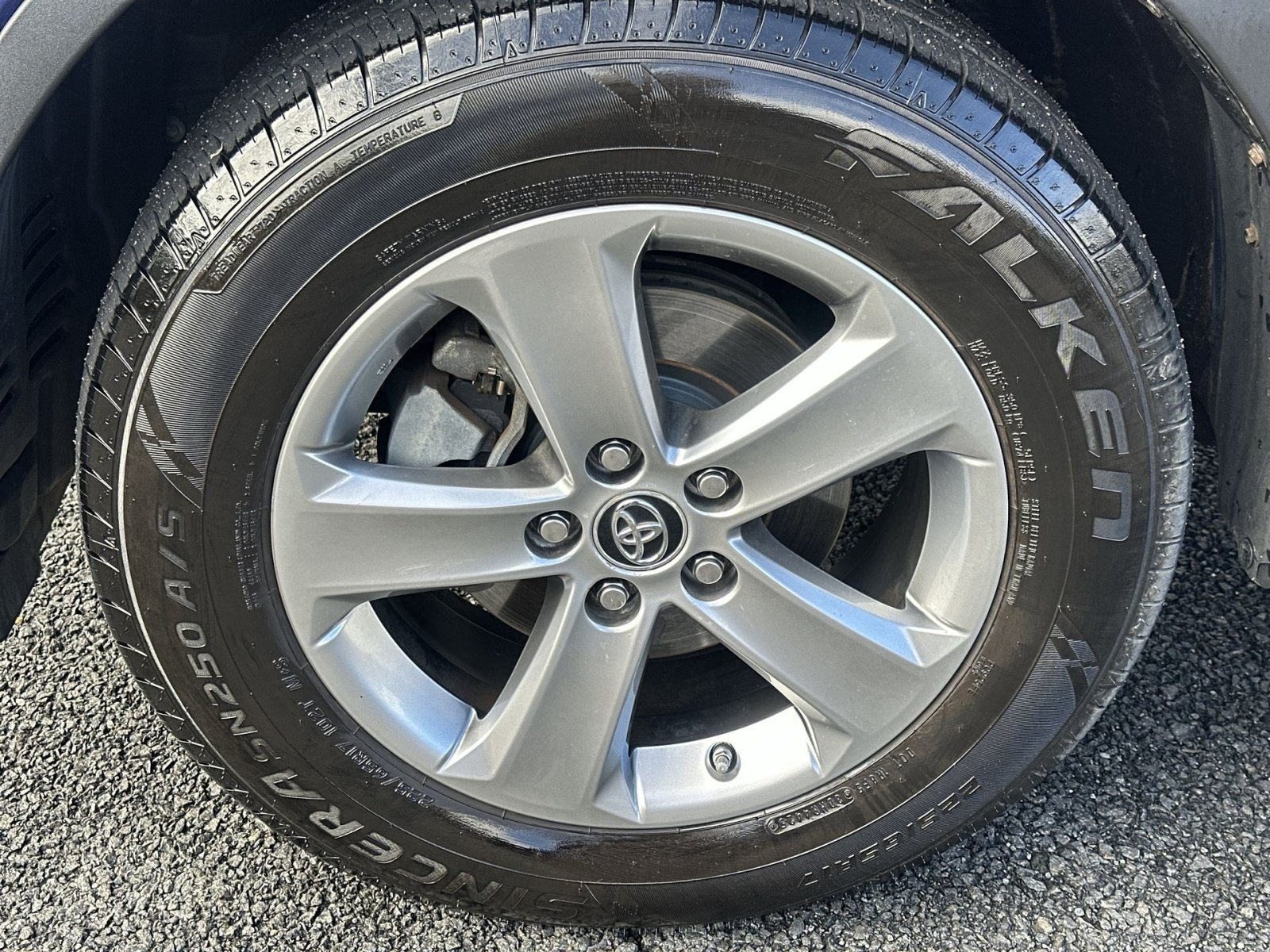 Used 2015 Toyota RAV4 XLE AWD/4WD image 13