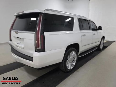 Used 2017 Cadillac Escalade ESV Luxury image 4