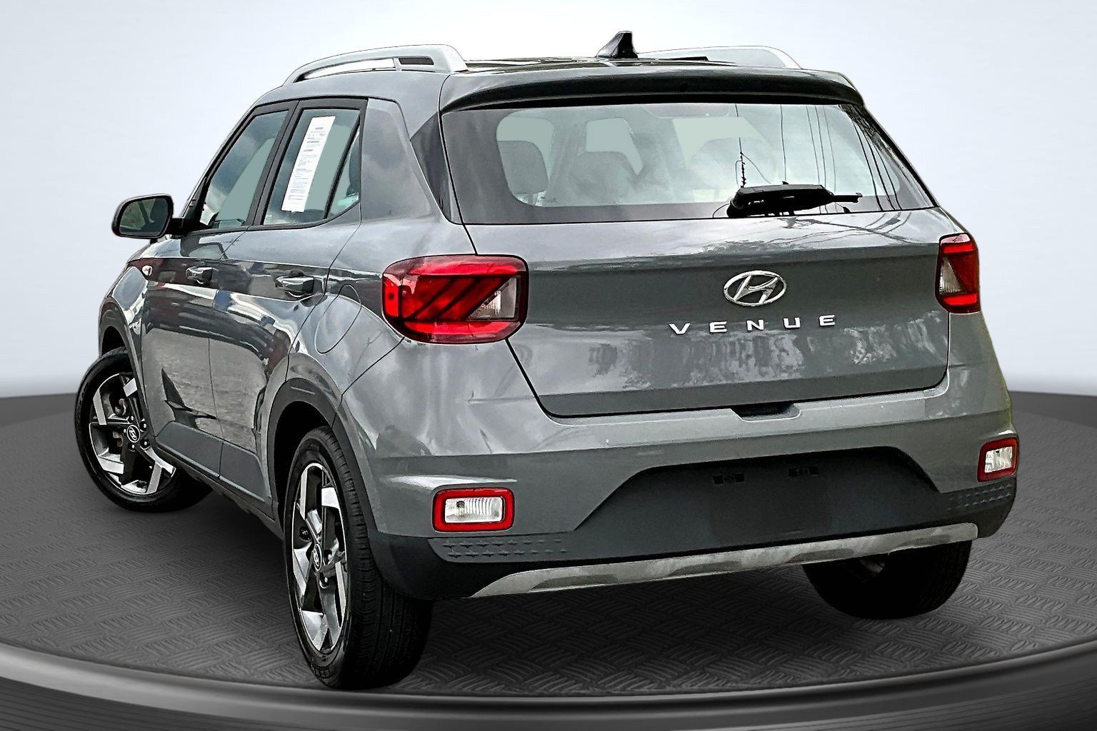 Used 2021 Hyundai Venue SEL w/ Cargo Package FWD image 4