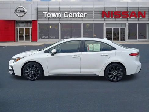 Used 2023 Toyota Corolla SE FWD image 5