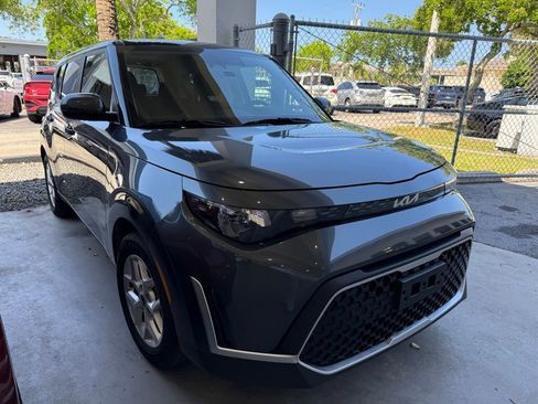 Used 2023 Kia Soul S FWD image 1