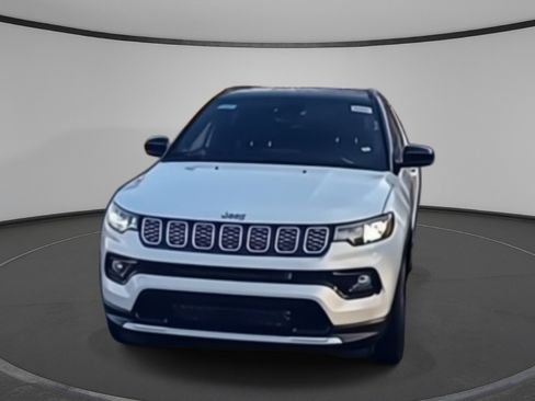 Used 2025 Jeep Compass Limited image 3