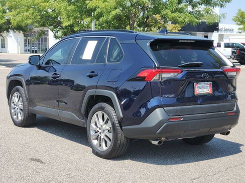 Used 2022 Toyota RAV4 XLE Premium AWD/4WD image 10