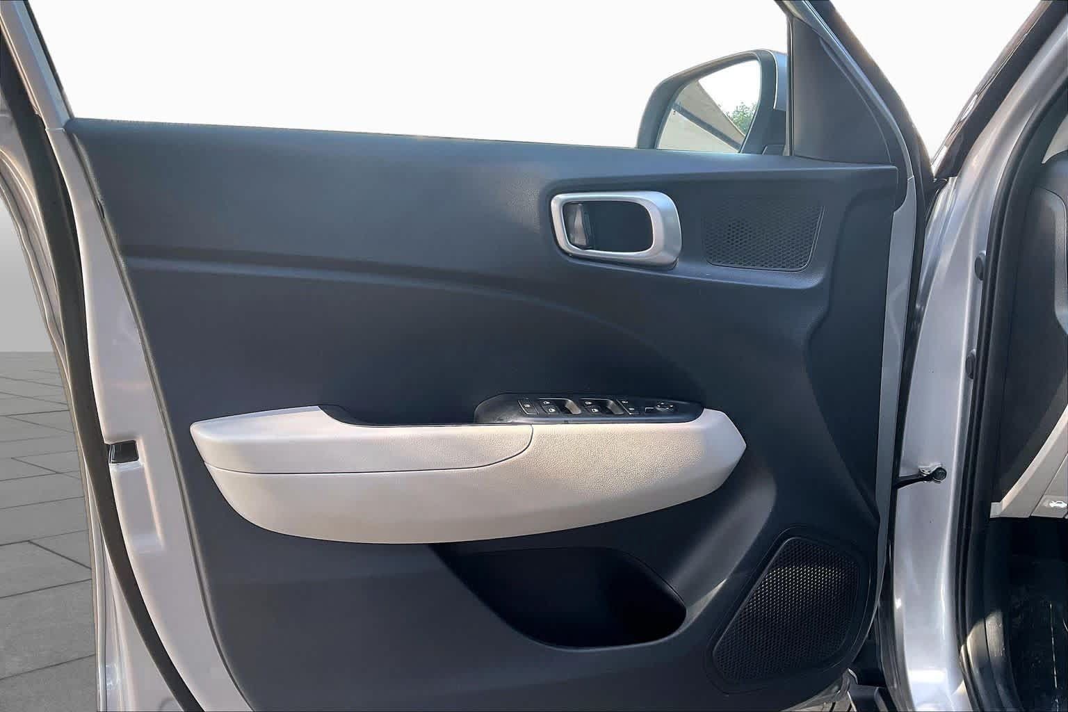 Certified 2026 Hyundai Venue SEL FWD image 20