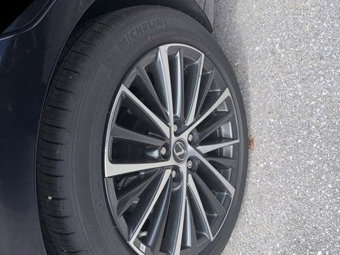 Used 2025 Lexus ES 300h w/ Premium Package FWD image 5