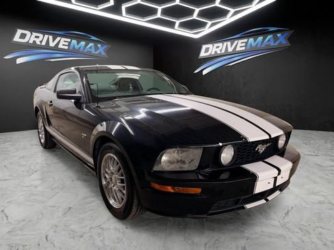 Used 2007 Ford Mustang GT RWD image 3