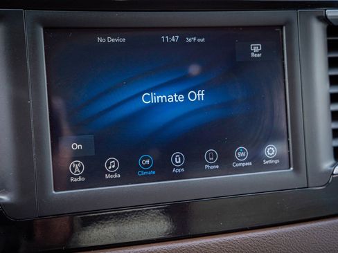 Used 2021 Chrysler Voyager Lxi FWD image 18