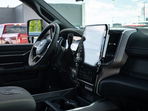 New 2026 RAM 3500 Laramie AWD/4WD image 38