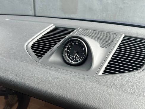 Certified 2026 Porsche Macan AWD/4WD image 30