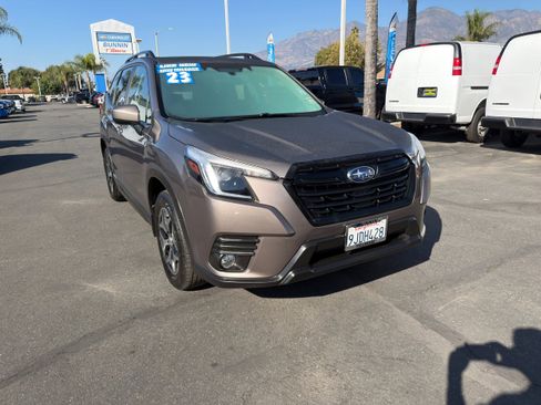 Used 2023 Subaru Forester Premium image 2