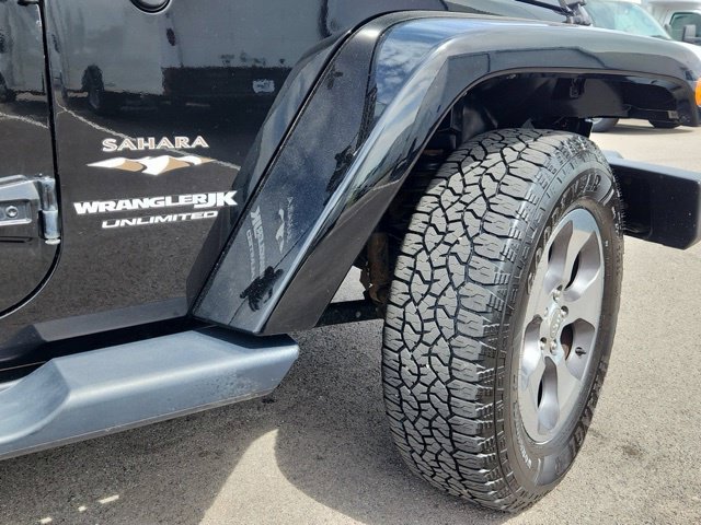 Used 2018 Jeep Wrangler Unlimited Sahara AWD/4WD image 17