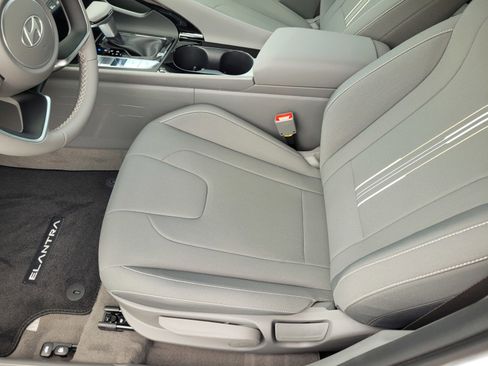 New 2025 Hyundai Elantra SEL image 15