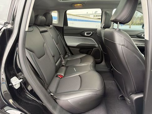 Used 2022 Jeep Compass Latitude w/ Sun and Sound Group image 24