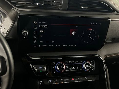 Used 2024 GMC Sierra 3500 AT4 image 19