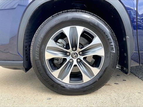 Used 2026 Toyota Highlander XLE AWD/4WD image 11