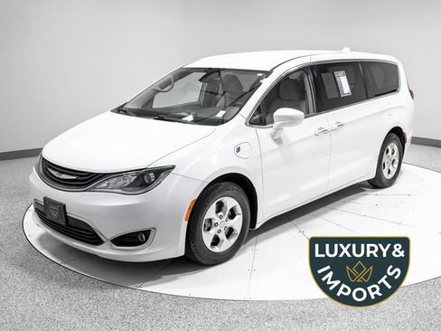 Used 2017 Chrysler Pacifica Touring Plus FWD image 1