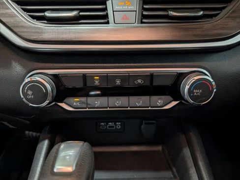 Used 2025 Nissan Altima 2.5 SV image 21