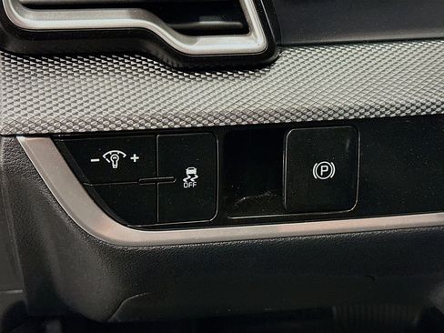 Used 2025 Kia Sportage LX image 17