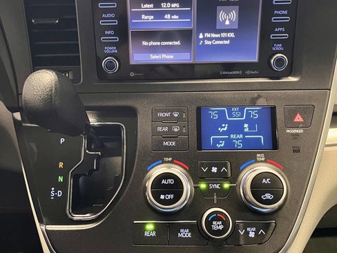 Used 2018 Toyota Sienna LE image 12
