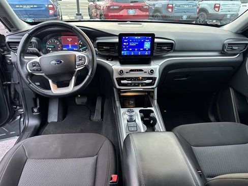 Used 2022 Ford Explorer XLT image 7