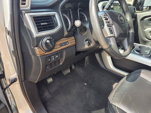 Used 2016 Nissan Titan SL RWD image 13