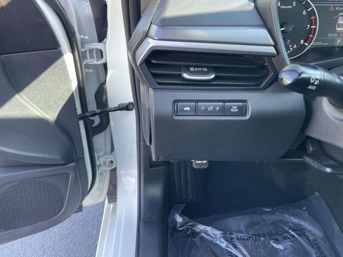 Used 2023 Nissan Altima 2.5 SR FWD image 29