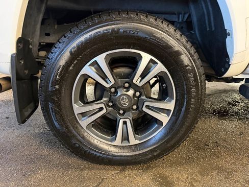Used 2019 Toyota Tacoma TRD Sport image 27