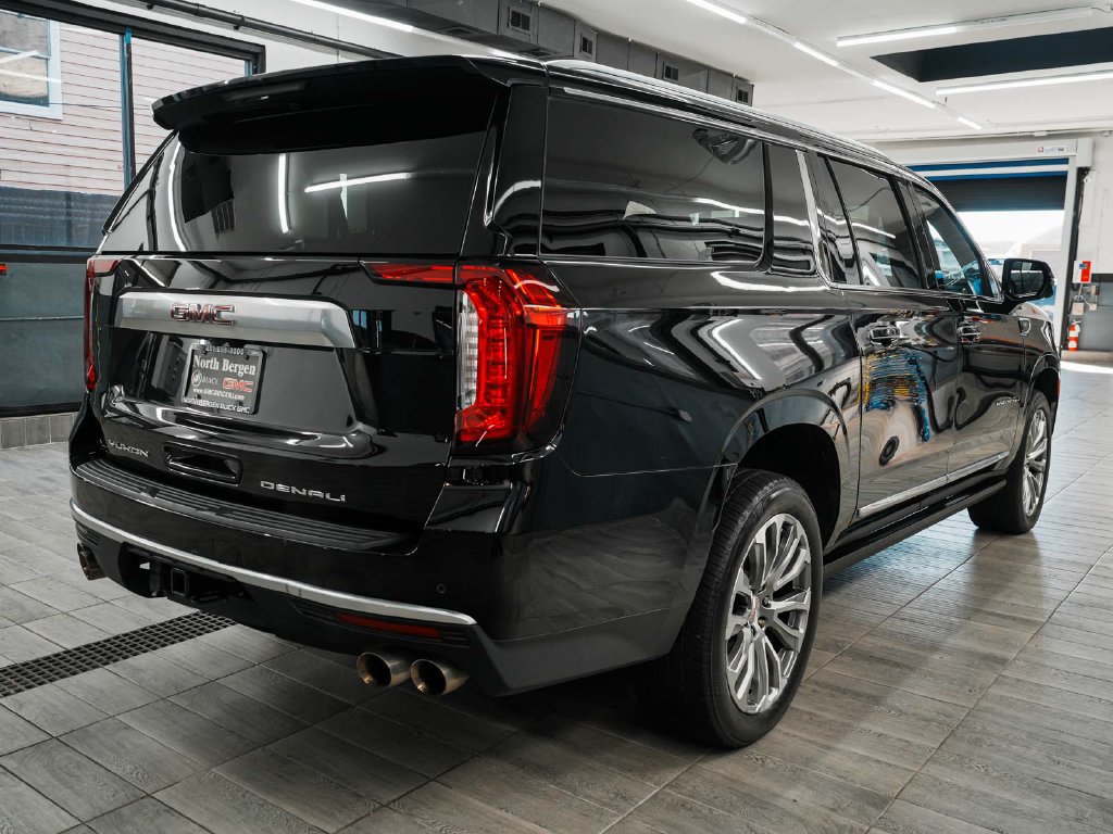 Used 2022 GMC Yukon XL Denali AWD/4WD image 7