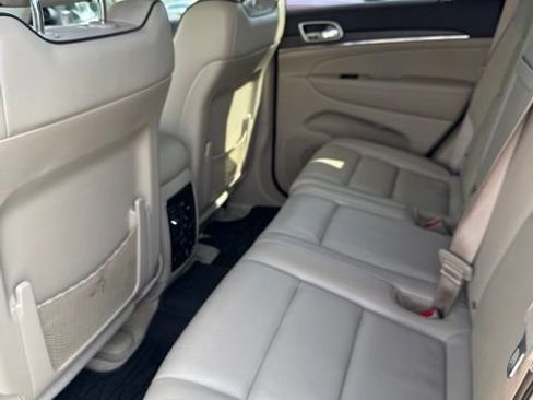 Used 2016 Jeep Grand Cherokee Overland w/ Advanced Technology Group AWD/4WD image 4