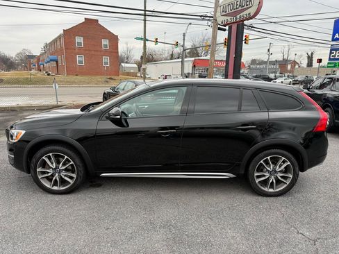 Used 2018 Volvo V60 T5 Cross Country w/ Convenience Package image 7