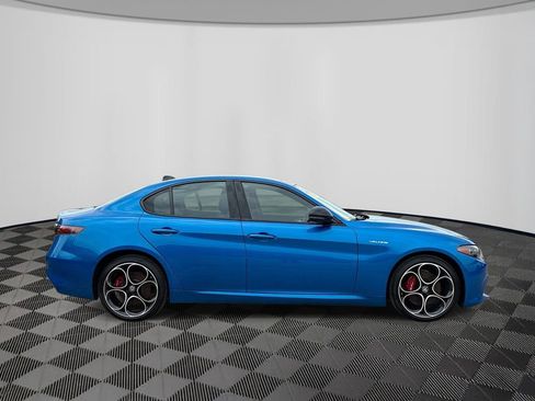 Used 2024 Alfa Romeo Giulia Veloce AWD/4WD image 8