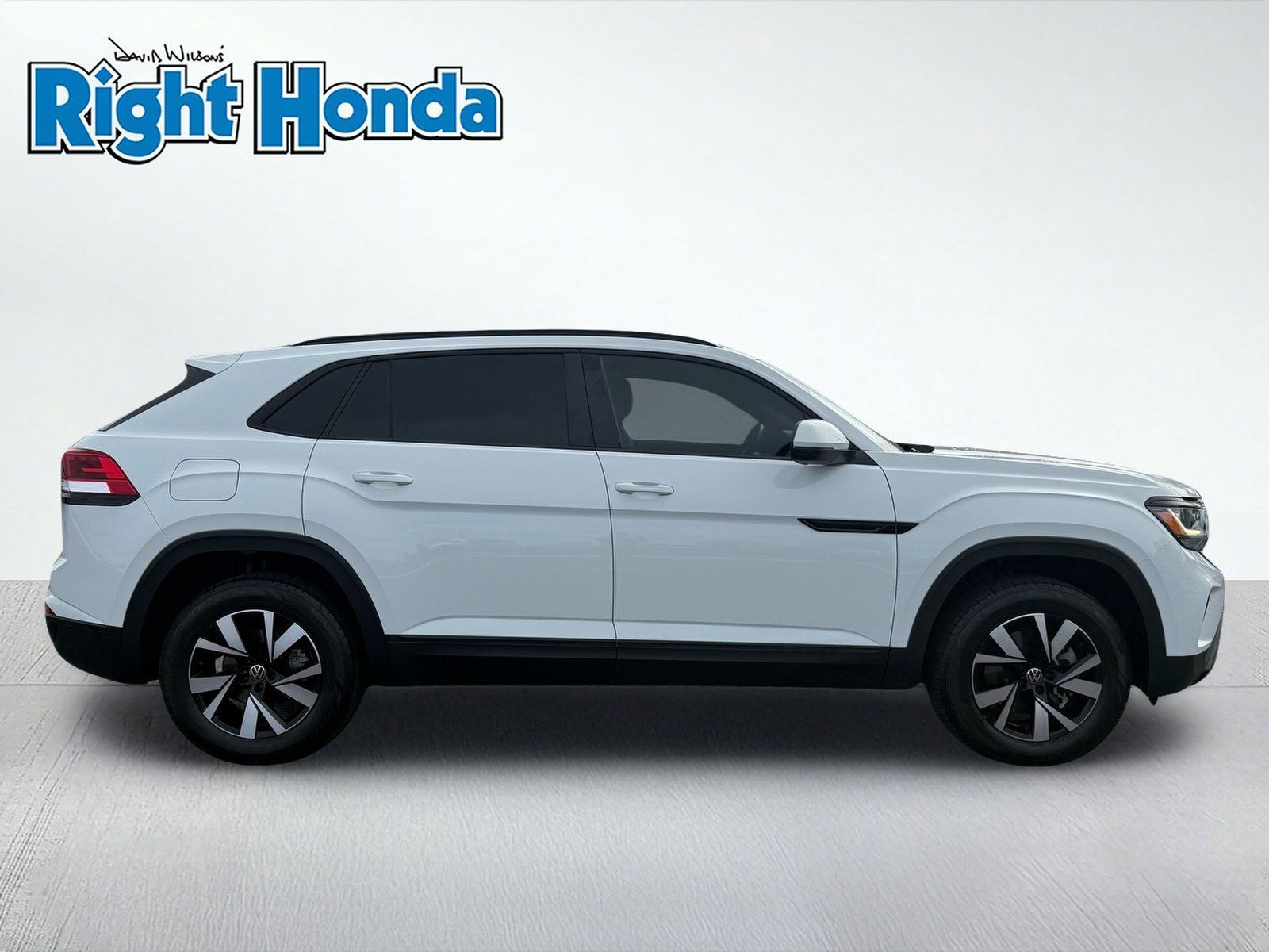 Used 2022 Volkswagen Atlas Cross Sport SE FWD image 9